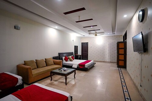 Capri Inn Guest House