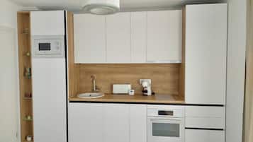 Apartment, 1 Bedroom, Smoking, Balcony | Interior
