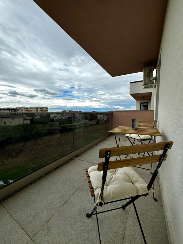 Apartment, 1 Bedroom, Smoking, Balcony | Balcony - Myhouse în Ploiesti Prahova (Blejoi)