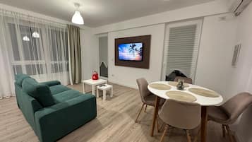 Apartment, 1 Bedroom, Smoking, Balcony | Living area