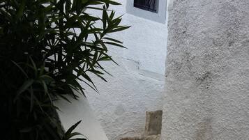 House, 3 Bedrooms, Smoking, Balcony | Property grounds