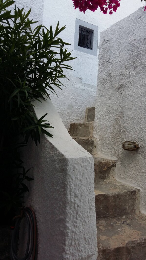 House, 3 Bedrooms, Smoking, Balcony | Property grounds
