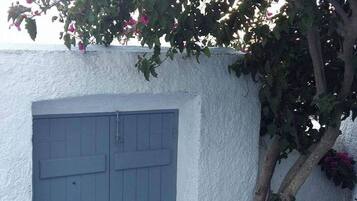 Casa, 3 quartos, para fumantes, sacada | Detalhe da fachada