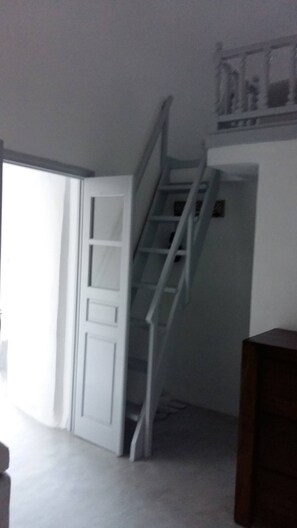 House, 3 Bedrooms, Smoking, Balcony | Interior