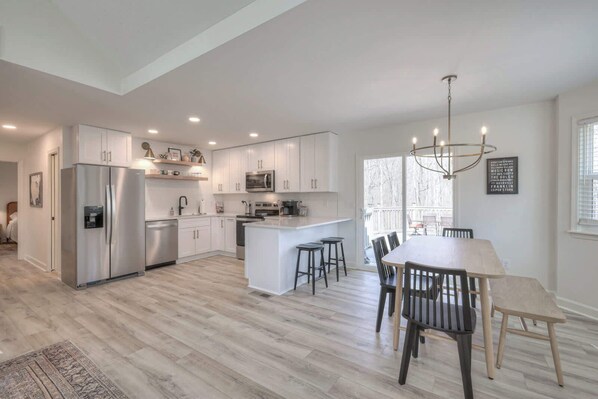 Refrigerador, microondas, horno, placa de cocina