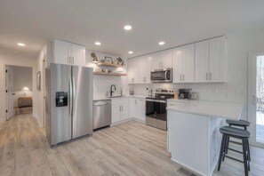 Refrigerador, microondas, horno, placa de cocina