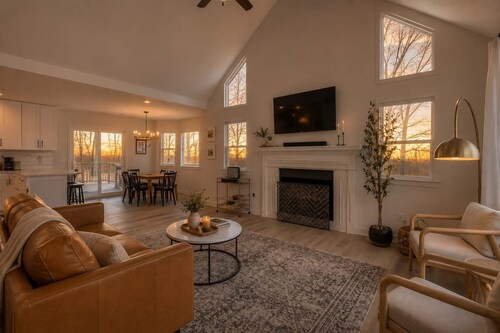 Woodland Retreat - Modern Comfort Near Nashville