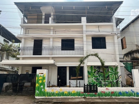 Fachada de la propiedad