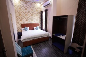 Deluxe Double Room | Meja, Wi-fi percuma, cadar katil 