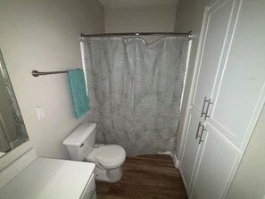 Toallas y papel de baño 