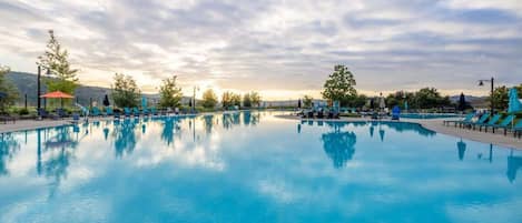 Outdoor pool, pool umbrellas, sun loungers