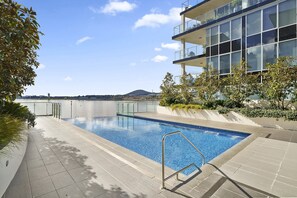 Pool - Stylish 1-Bed Retreat Steps from Foreshore (Kingston)