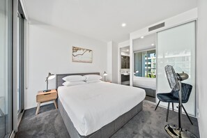 1 soverom, skrivebord, strykejern/-brett og wi-fi