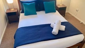 4 bedrooms, desk, iron/ironing board, bed sheets
