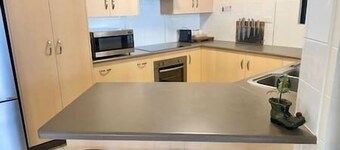 Spacious Retreat on Brenton in Tropical North Quee