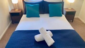 4 bedrooms, desk, iron/ironing board, bed sheets