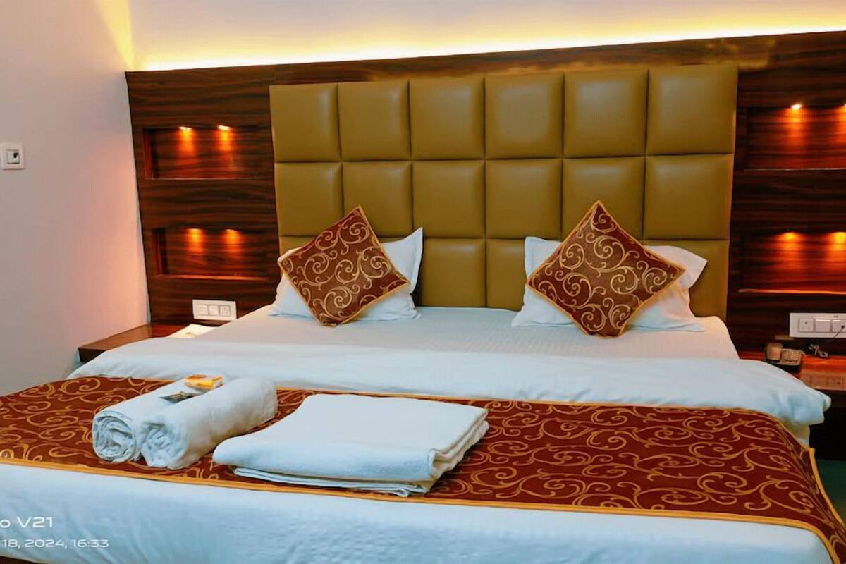 Superior Double Room | Desk, laptop workspace, WiFi (free), bed sheets