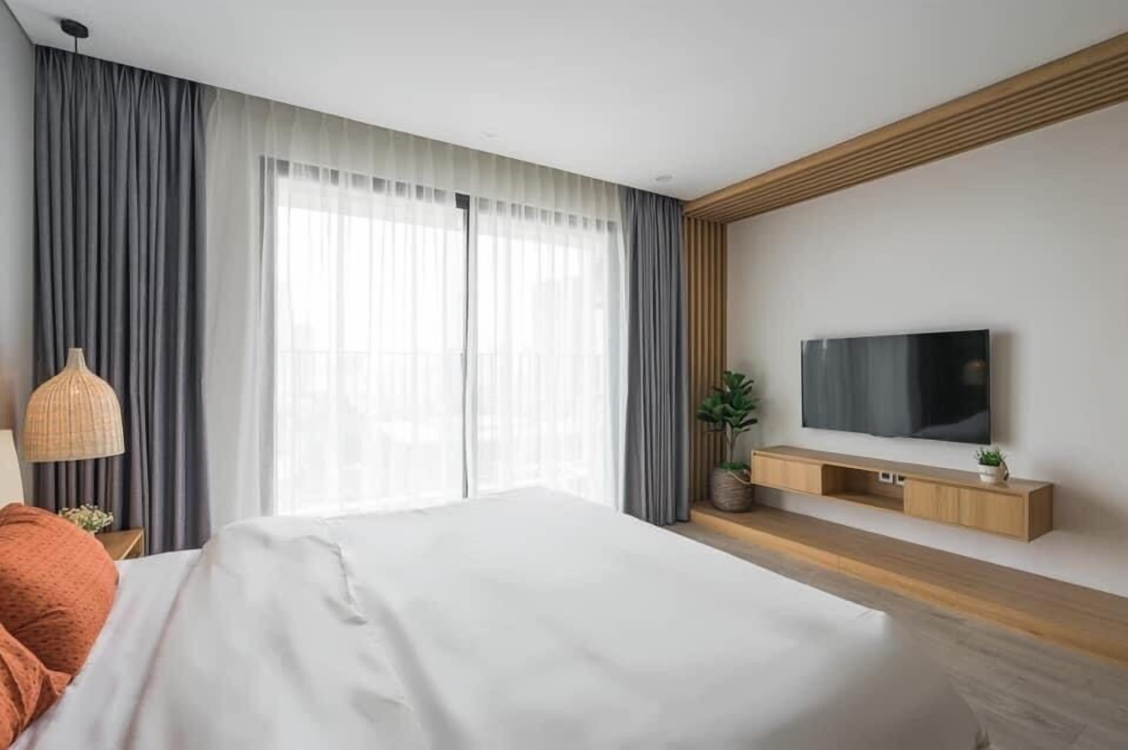 Studio, 1 giường đôi, ban công, quang cảnh thành phố | Bàn, truy cập Internet không dây miễn phí, có lối đi dành cho xe lăn 