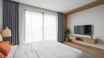 Studio, 1 giường đôi, ban công, quang cảnh thành phố | Bàn, truy cập Internet không dây miễn phí, có lối đi dành cho xe lăn
