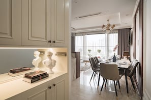 Apartment, 3 Bedrooms, Balcony, Lake View | In-room dining