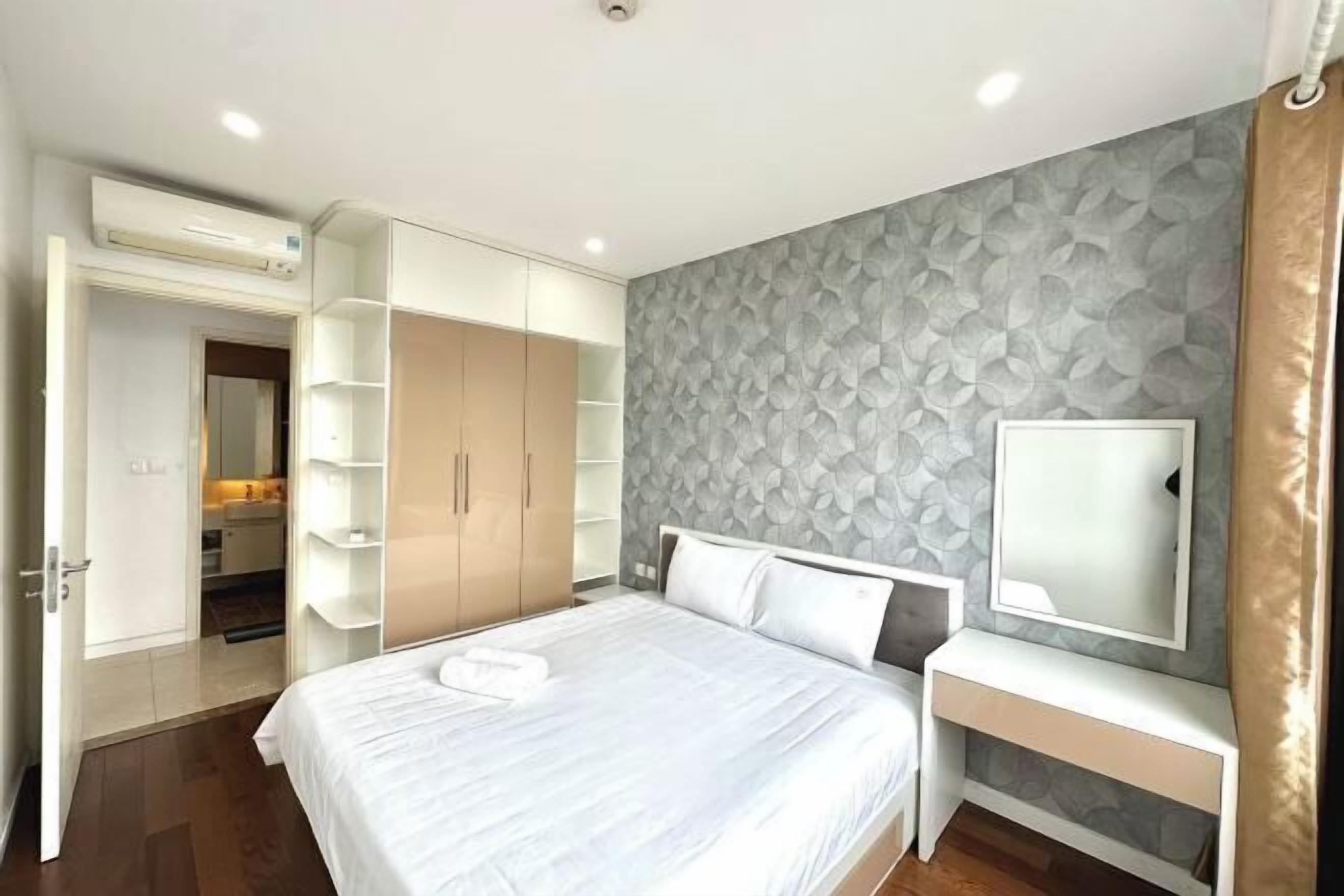 Escritorio, wifi gratis y acceso para silla de ruedas 