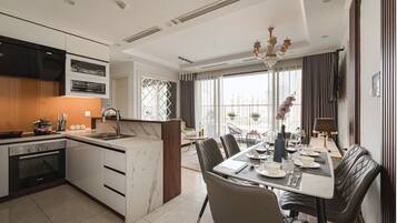 Appartement, 3 chambres, balcon, vue lac | Cuisine privée