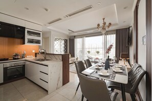 Apartment, 3 Schlafzimmer, Balkon, Seeblick | Eigene Küche | Kühlschrank, Mikrowelle, Herdplatte, Kochgeschirr/Geschirr/Besteck