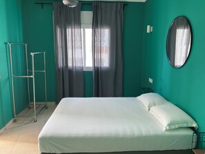 3 dormitoris, planxa i posts de planxar, wifi i roba de llit