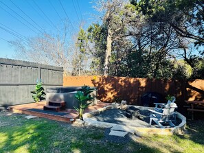 Terrace/patio - Cozy Yurt in perfect Austin with AC, Free Wifi, free Parking & jacuzzi use (Austin)