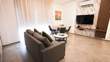 Superior Suite, 1 Bedroom, City View | Living area