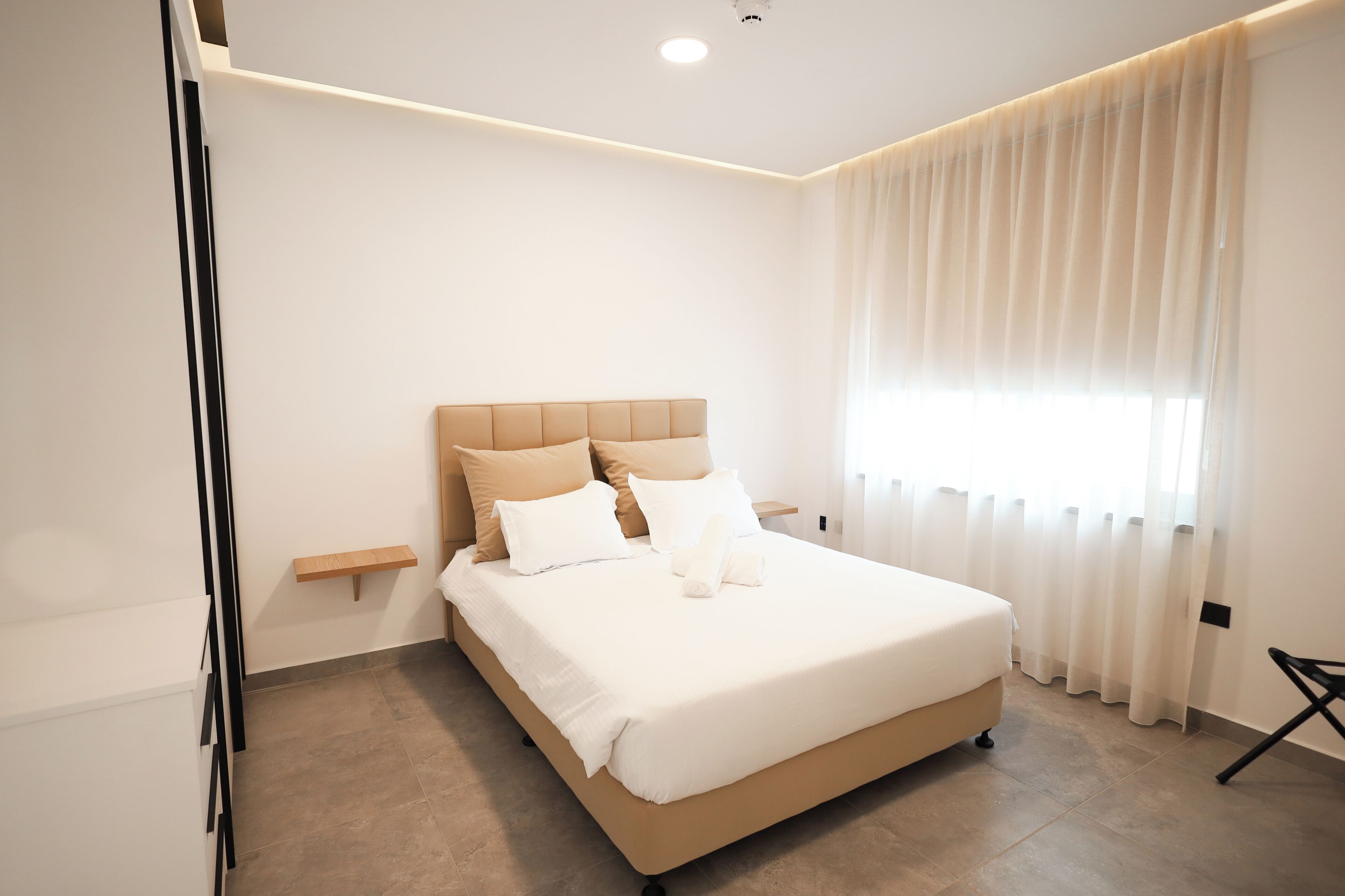 1 bedroom, in-room safe, blackout curtains, soundproofing