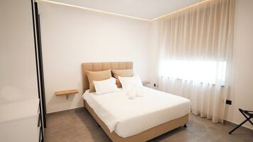 1 bedroom, in-room safe, blackout curtains, soundproofing