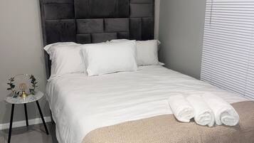 2 chambres, fer et planche à repasser, Wi-Fi, draps fournis