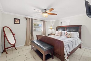 4 bedrooms, iron/ironing board, free WiFi, bed sheets