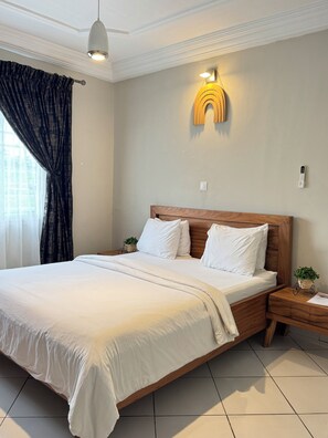 Laptop workspace, iron/ironing board, free WiFi