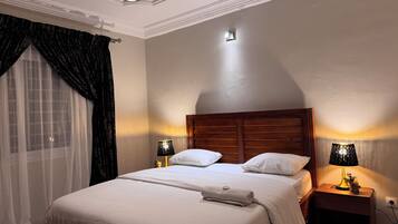 Deluxe Apartment, Mountain View | 1 bedroom, laptop workspace, iron/ironing board, free WiFi