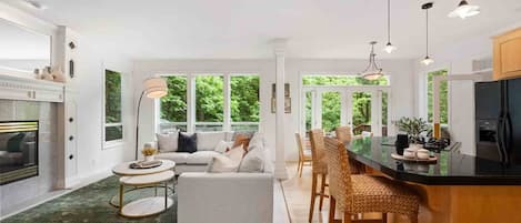 Smart TV, futbolito y tenis de mesa