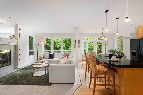 Magnificent Bull Mountain Retreat on Greenspace, Pet Friendly, Huge Deck, Game Room, in Cul-de-Sac