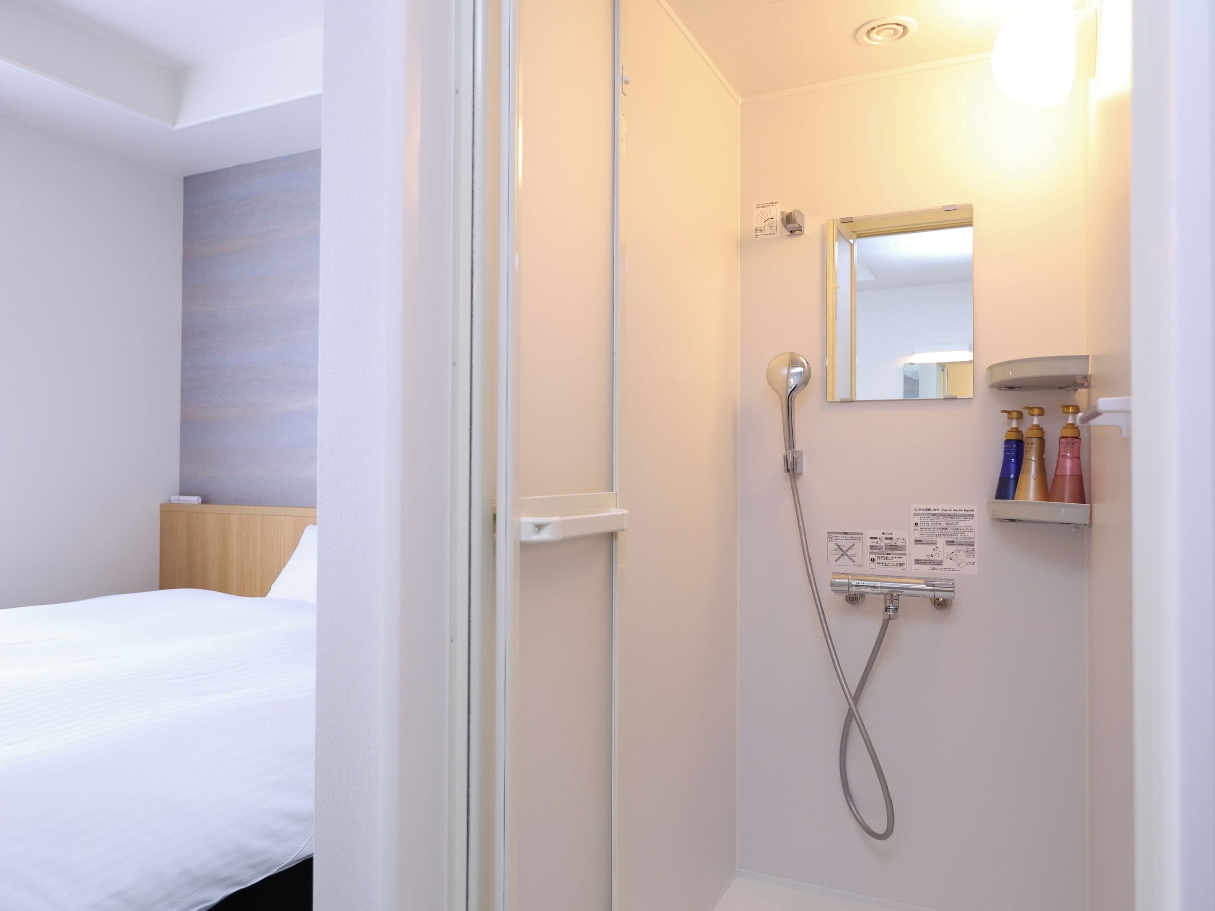 Standard Double Room, Non Smoking | Bathroom | Shower, free toiletries, hair dryer, towels