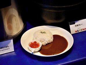 Petit déjeuner préparé sur commande (1300 JPY par personne)