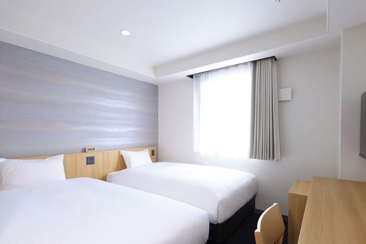 Standard Twin Room, Non Smoking | Down comforters, desk, free WiFi, bed sheets