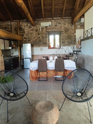 Dining - VIlla Alessio | Lavika - Guesthouse on mt Etna with Pool (Puntalazzo)