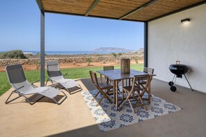 Outdoor dining - Villa Zabbara (Favignana)