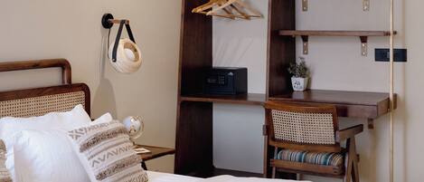 Deluxe Double Room, Balcony | Ruang kerja komputer riba, Wi-fi percuma, cadar katil