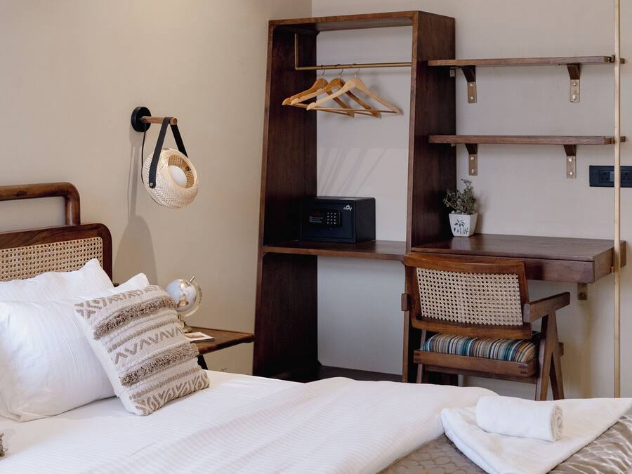 Deluxe-Doppelzimmer, Balkon | Laptopgeeigneter Arbeitsplatz, kostenloses WLAN, Bettwäsche