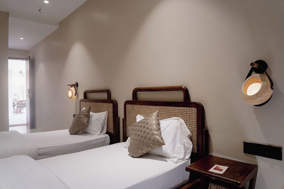 Deluxe Twin Room | Laptop workspace, free WiFi, bed sheets