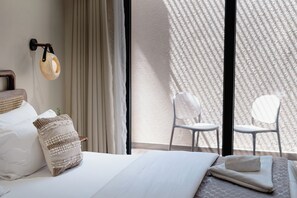 Espacio para trabajar con laptop, wifi gratis y ropa de cama 
