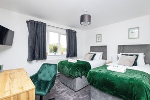 4 bedrooms, desk, iron/ironing board, free WiFi