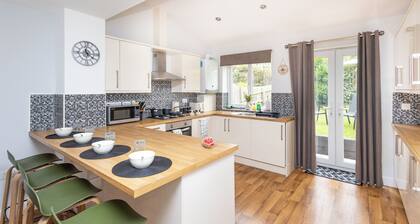 Greenwood - 4 Bed Home With Parking & Fast Wi-Fi