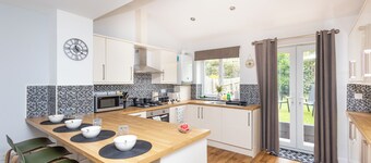 Greenwood - 4 Bed Home With Parking & Fast Wi-Fi